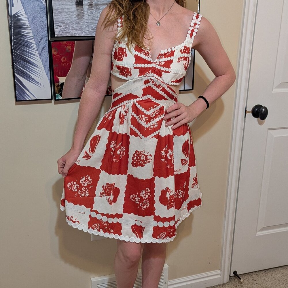 Fun, summer dress with pockets and cutouts